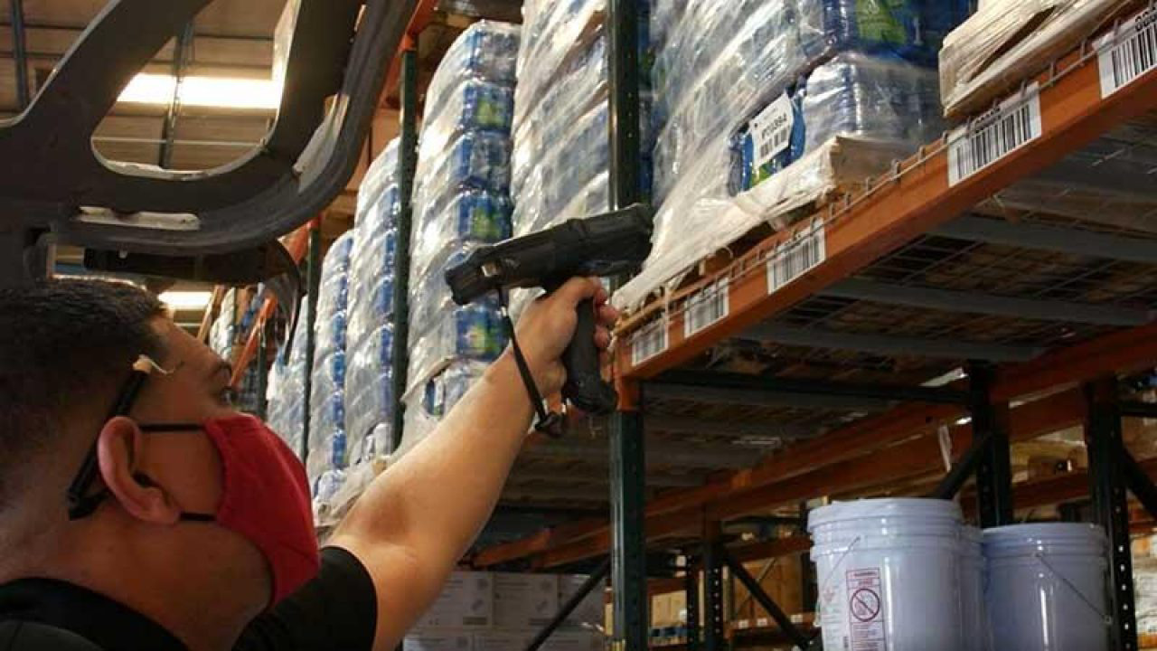 Scanning labels in a warehouse