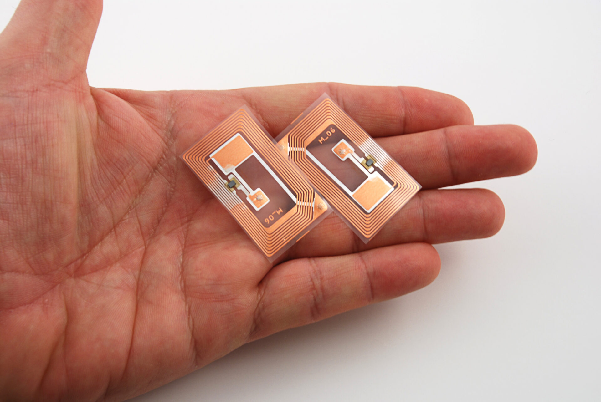 Man holding RFID chips<br />
