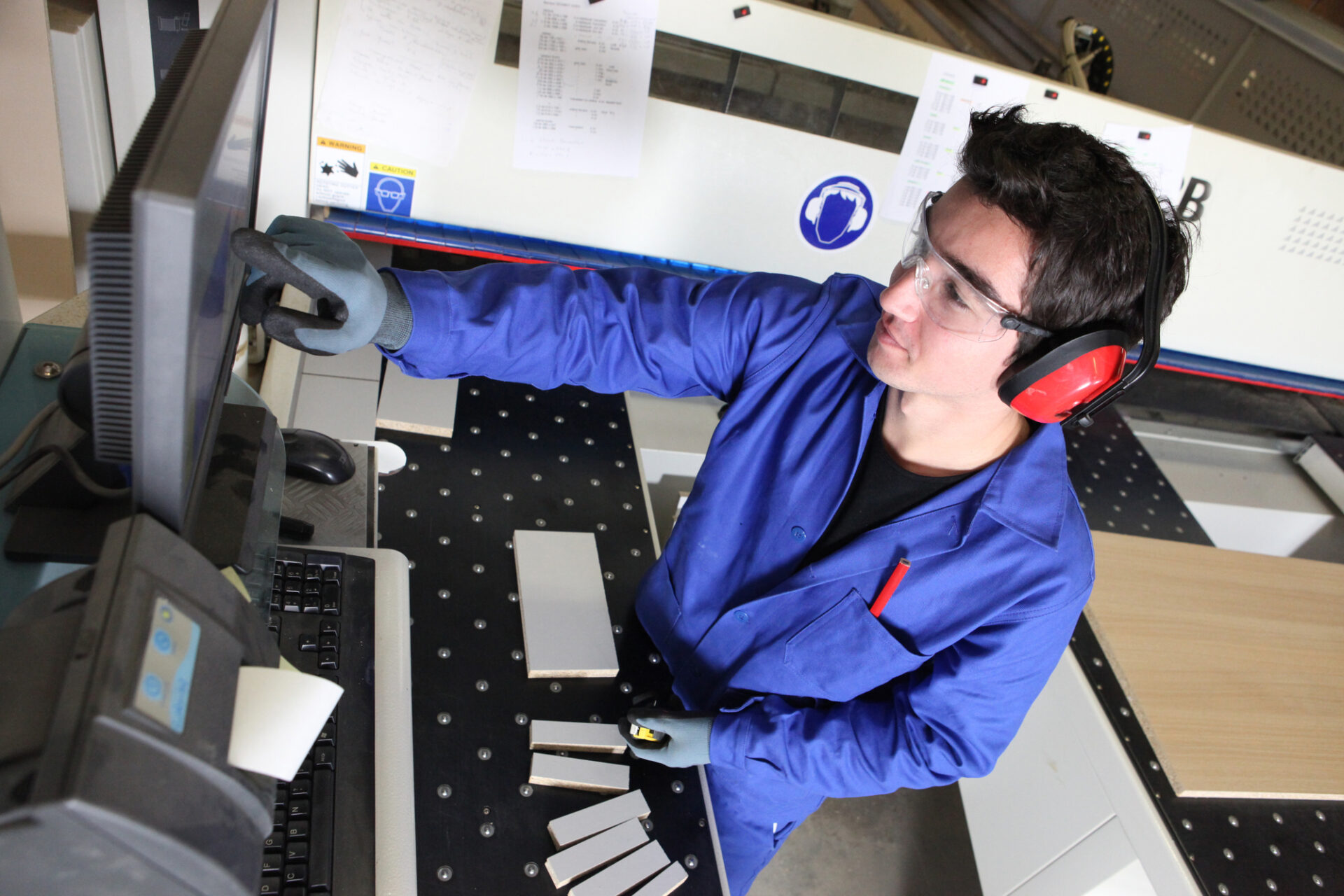 Worker with a computer and labels